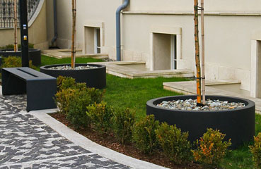 Donica betonowa dostępna w ofercie producenta małej architektury miejskiej - firmy STYL-BET