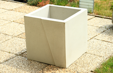 Donica betonowa WISA S deco z betonu architektoncznego, należąca do serii WISA deco. 