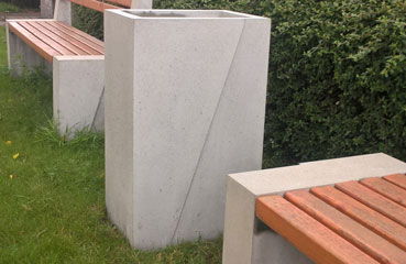 Nowoczesna betonowa donica miejska z serii produktów WISA deco