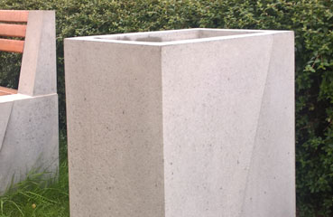 Donica ogrodowa wykonana w technologii betonu architektonicznego