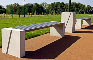 Elegancka oraz nowoczesna ławka miejska bez oparcia od producenta małej architektury z betonu architektonicznego - firmy STYL-BET
