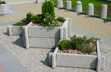 Bogata oferta betonowych donic oraz moddułowych kwietników ramowych - dostępne w  wielu wariantach do wyboru.