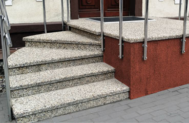 Betonowe okładziny schodów zewnętrznych o grubośći 5 cm