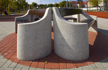 Ławka miejska Dona wykonana w technologii betonu płukanego