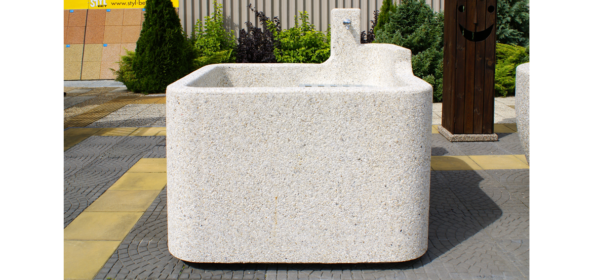 Punkt czerpania wody TYP A wykonany w technologii betonu płukanego.